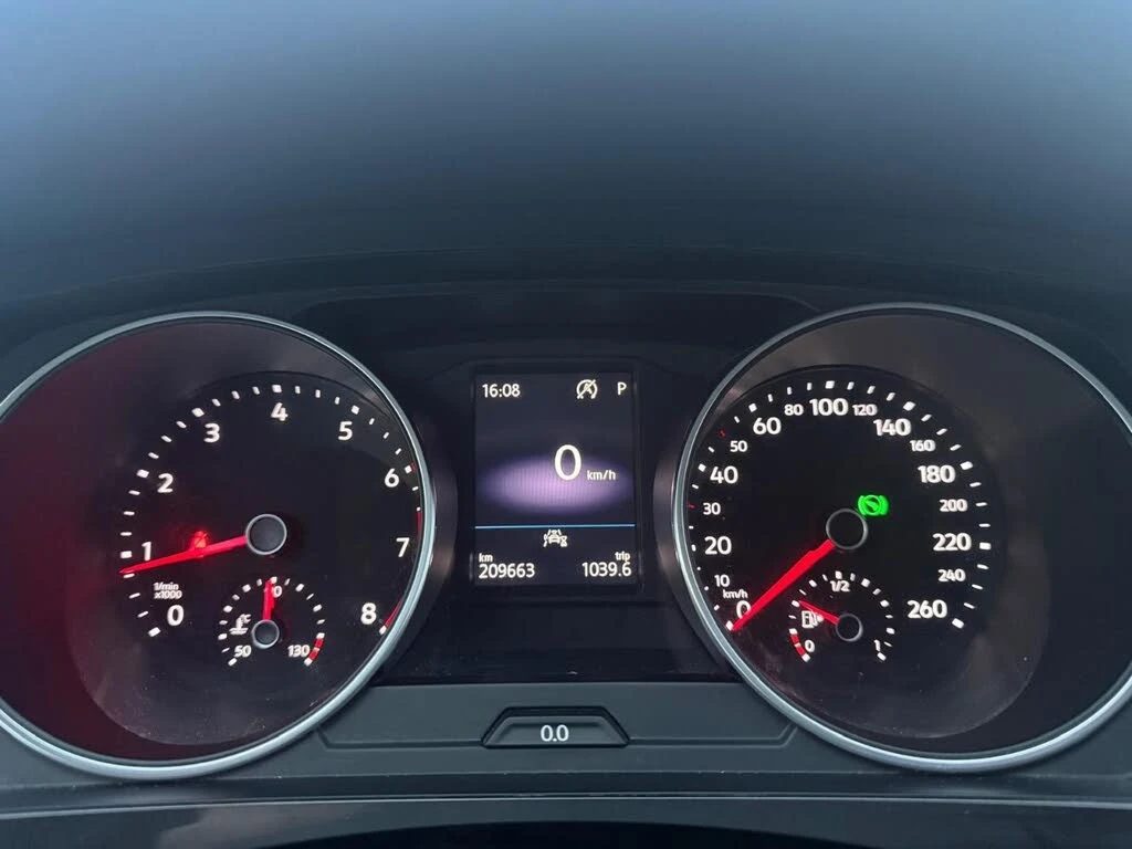 VW Tiguan * 4MOTION* CARPLAY* КАМЕРА* КОЖА* ПОДГРЕВ* , снимка 9 - Автомобили и джипове - 53973595