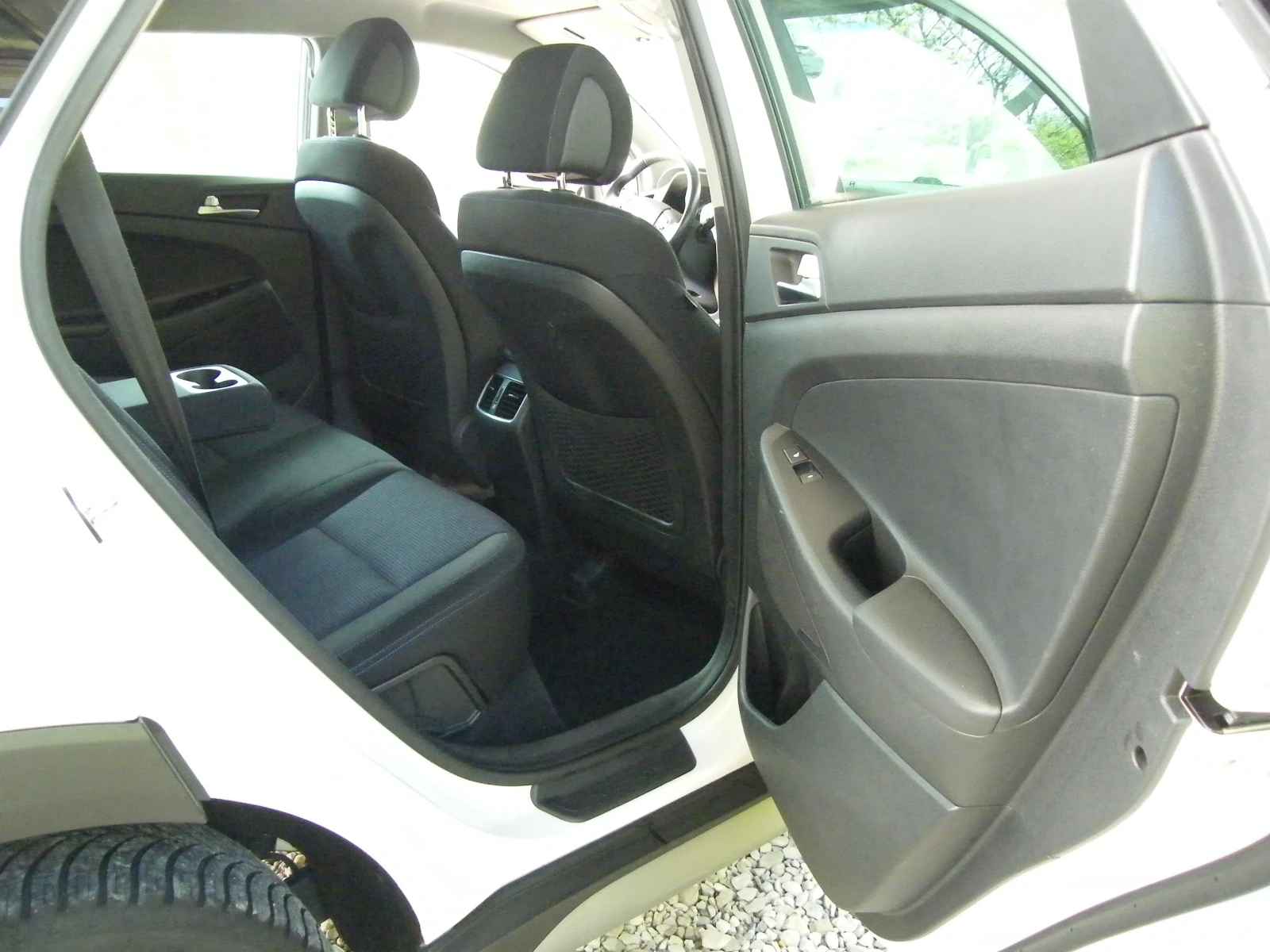Hyundai Tucson 1.7CRDI EURO 6B, снимка 14 - Автомобили и джипове - 54477621