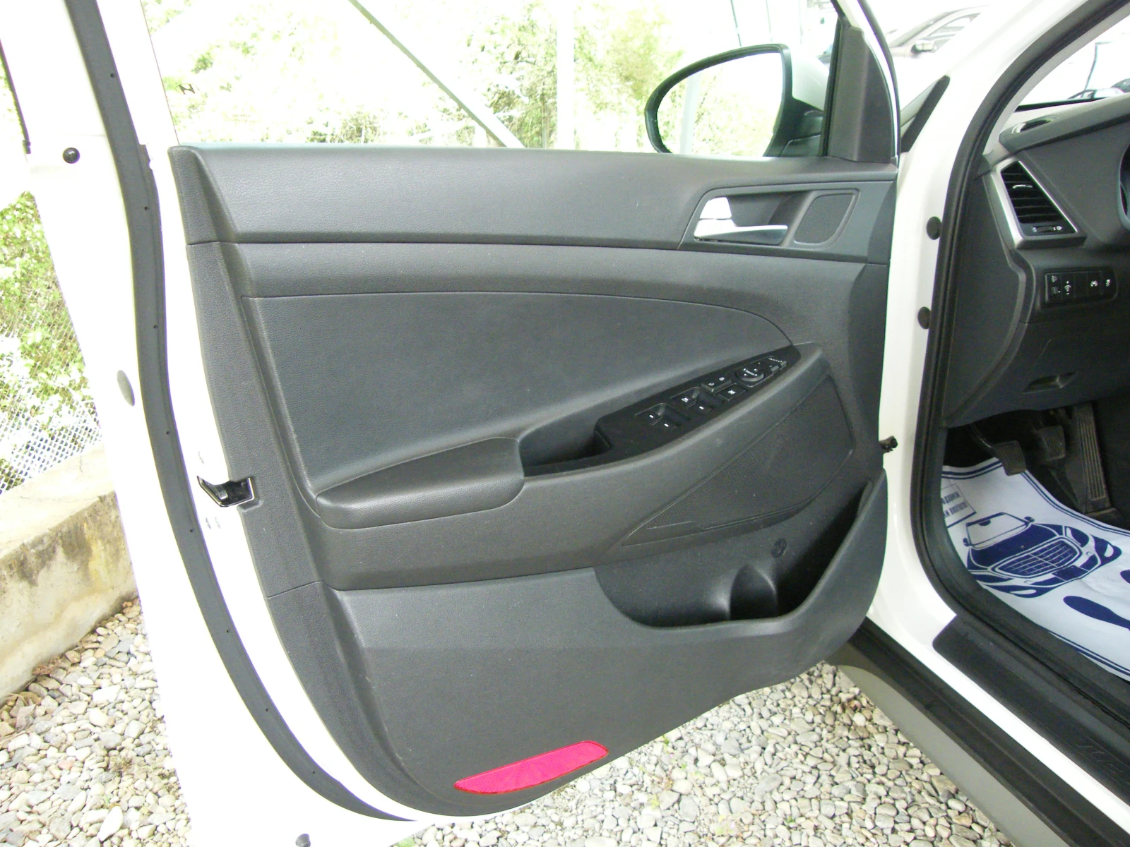 Hyundai Tucson 1.7CRDI EURO 6B, снимка 7 - Автомобили и джипове - 54477621