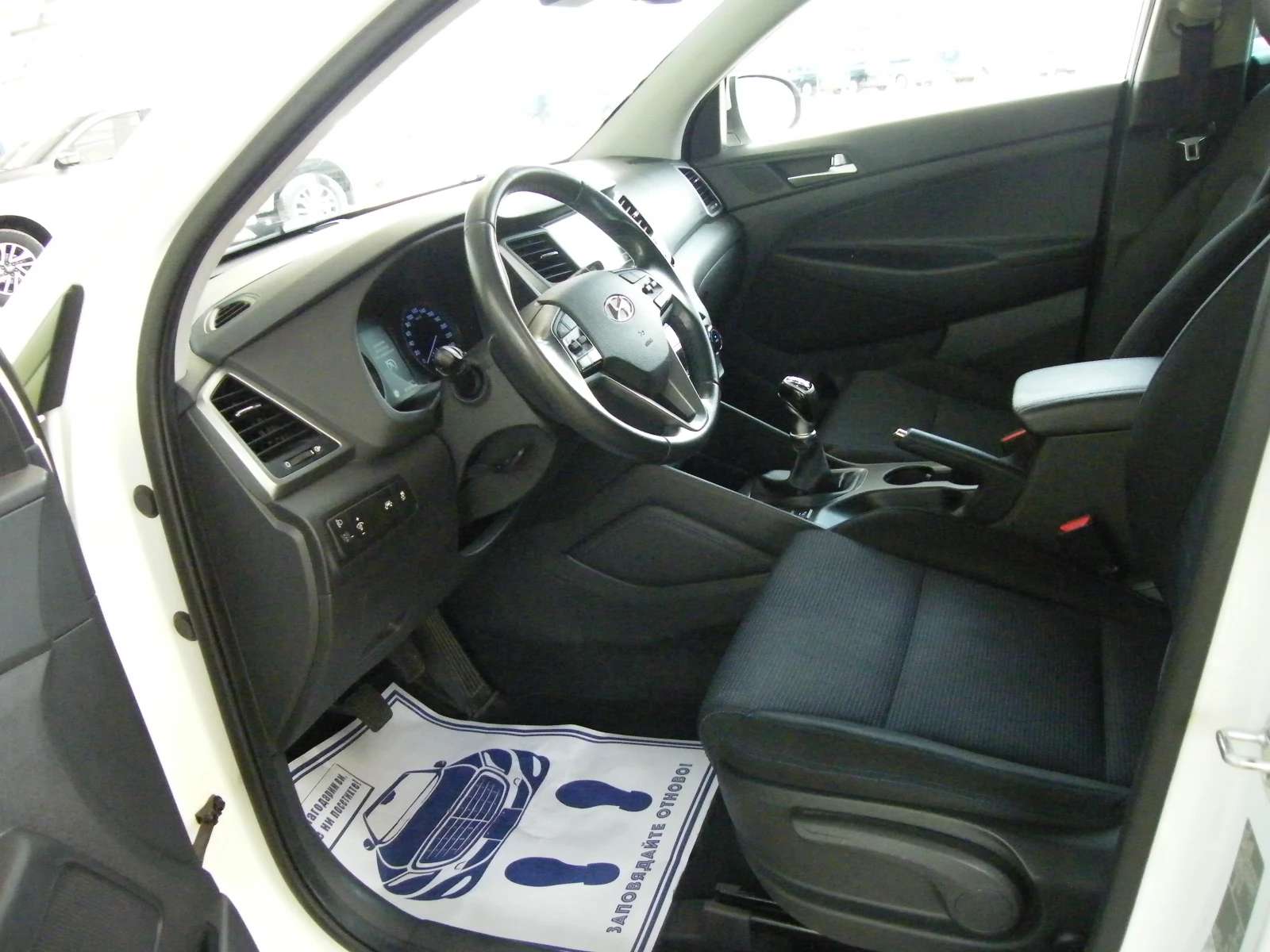 Hyundai Tucson 1.7CRDI EURO 6B, снимка 8 - Автомобили и джипове - 54477621