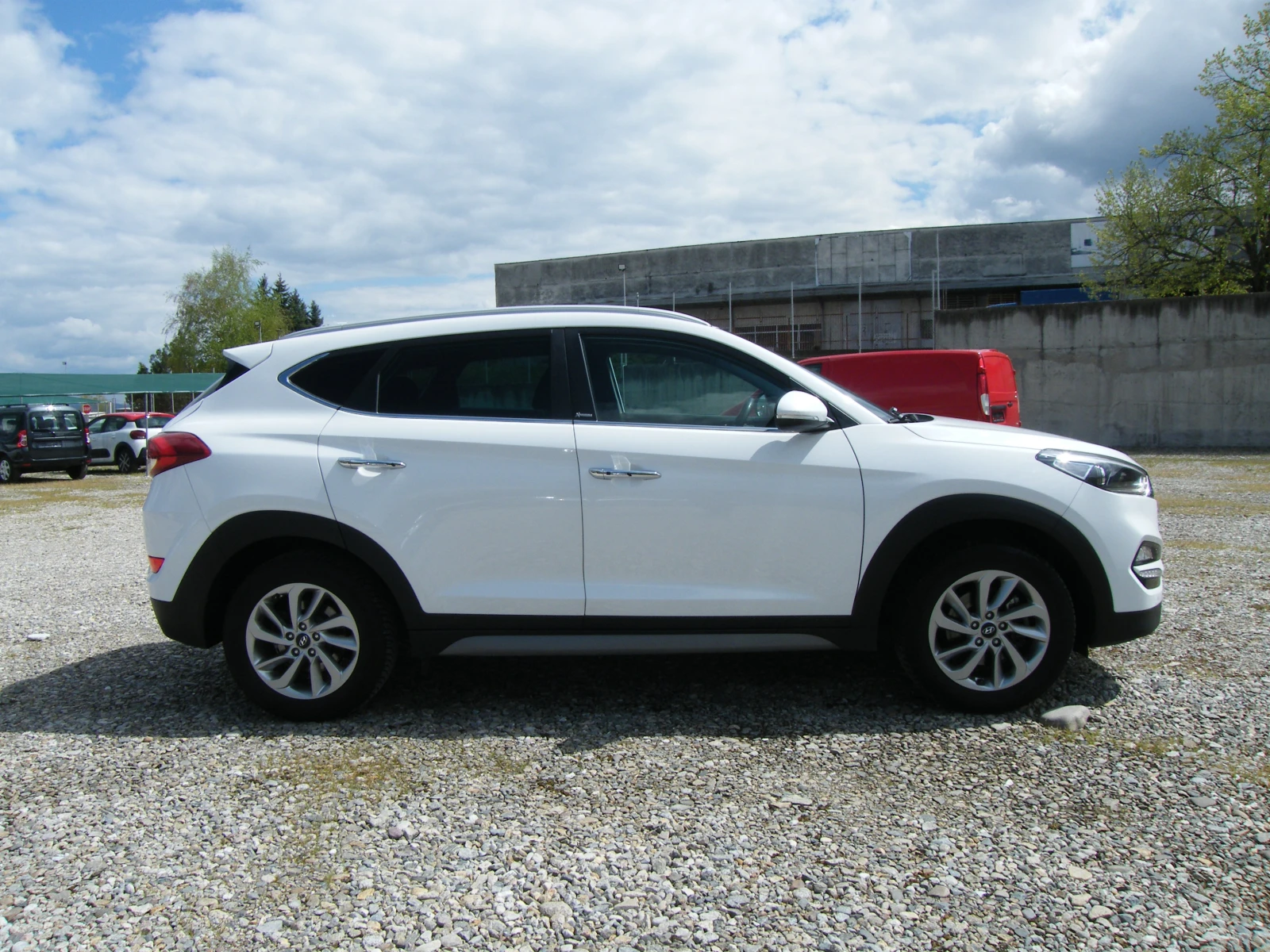Hyundai Tucson 1.7CRDI EURO 6B, снимка 3 - Автомобили и джипове - 54477621