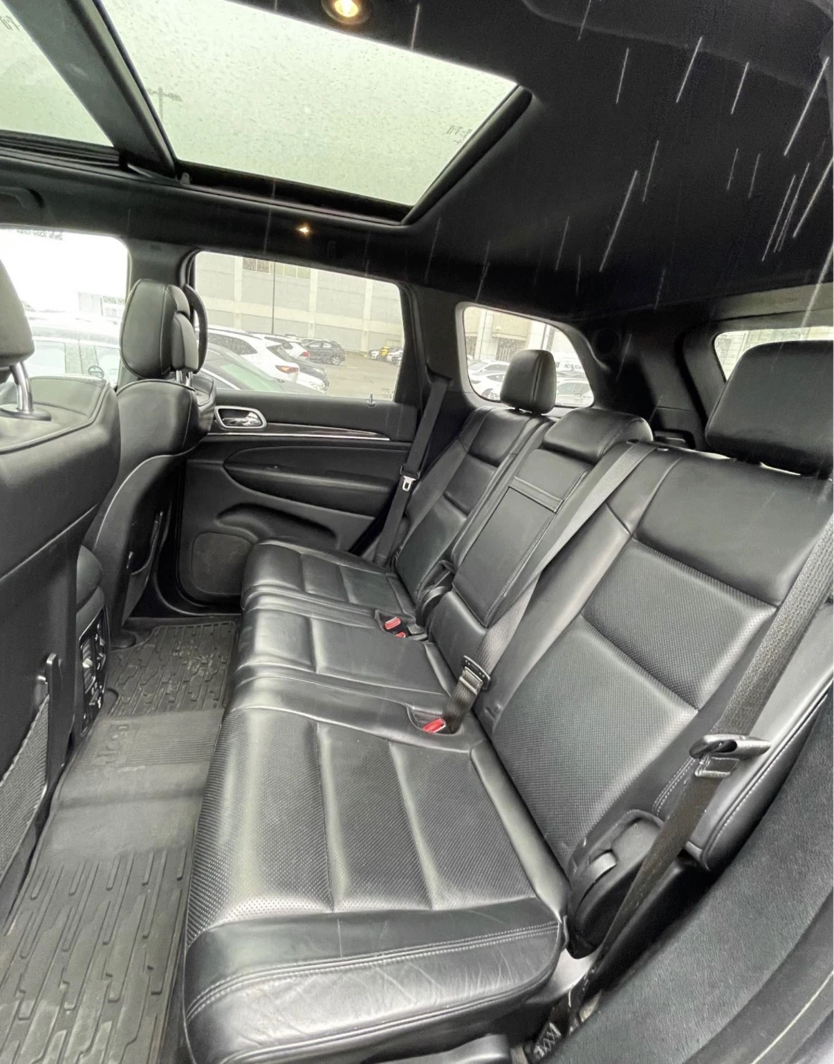 Jeep Grand cherokee 5.7 HEMI / OVERLAND / 1 СОБСТВЕНИК / CARFAX / , снимка 5 - Автомобили и джипове - 54485816