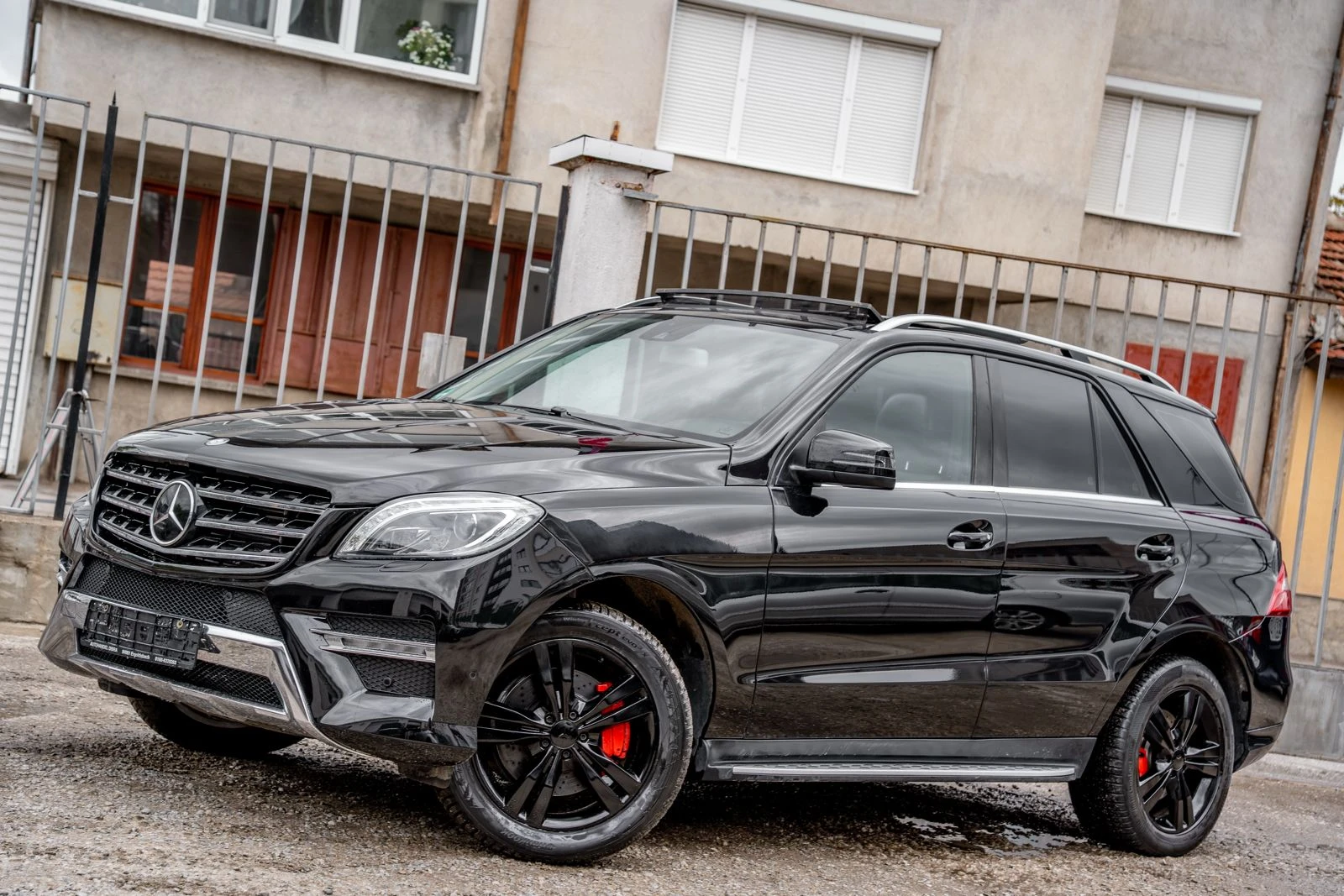 Mercedes-Benz ML 350 CDI-BlueTEC-AMG-PANORAMA-КАМЕРА-ПРУЖИНИ-FULL-TOP, снимка 3 - Автомобили и джипове - 54621318