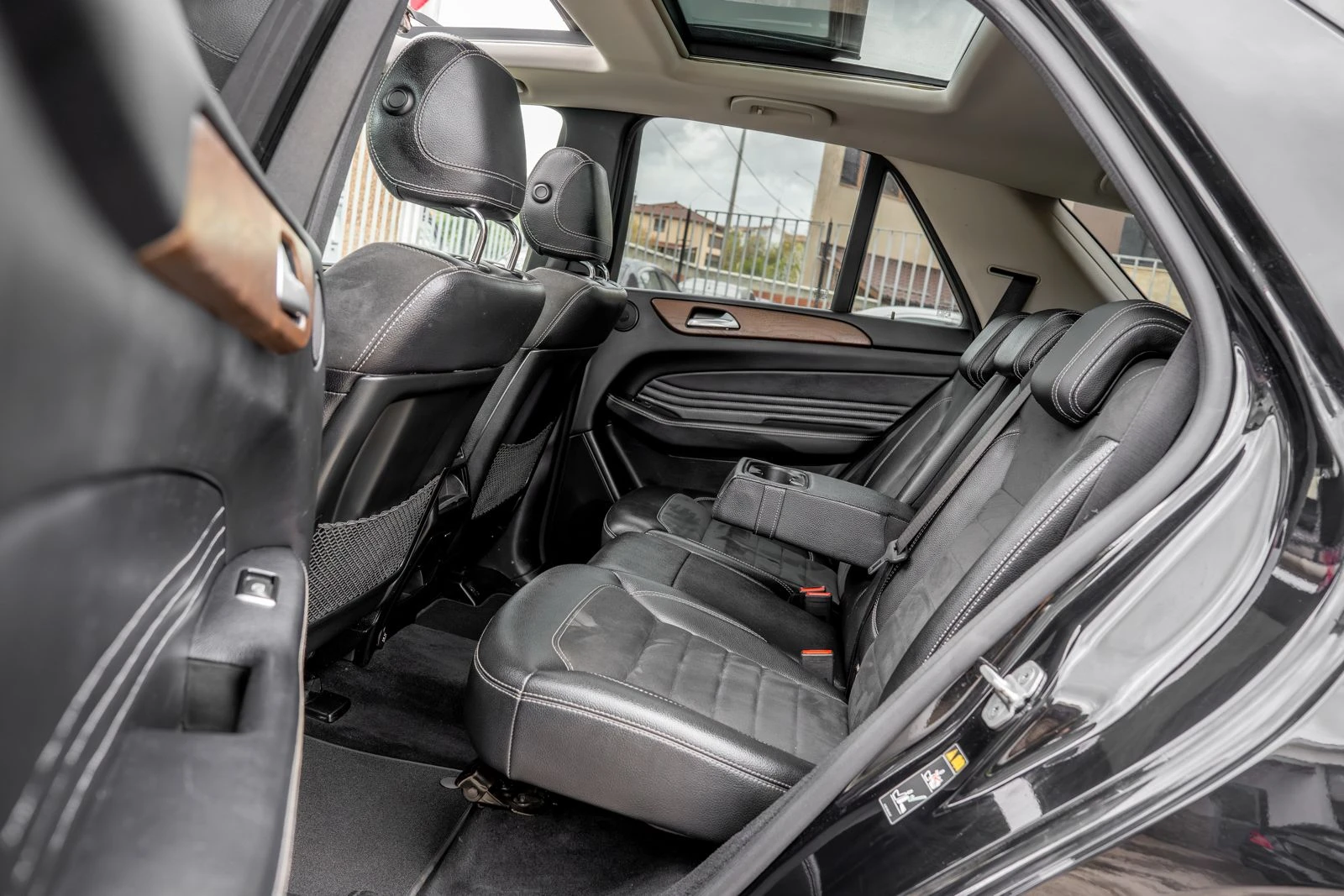 Mercedes-Benz ML 350 CDI-BlueTEC-AMG-PANORAMA-КАМЕРА-ПРУЖИНИ-FULL-TOP, снимка 15 - Автомобили и джипове - 54621318