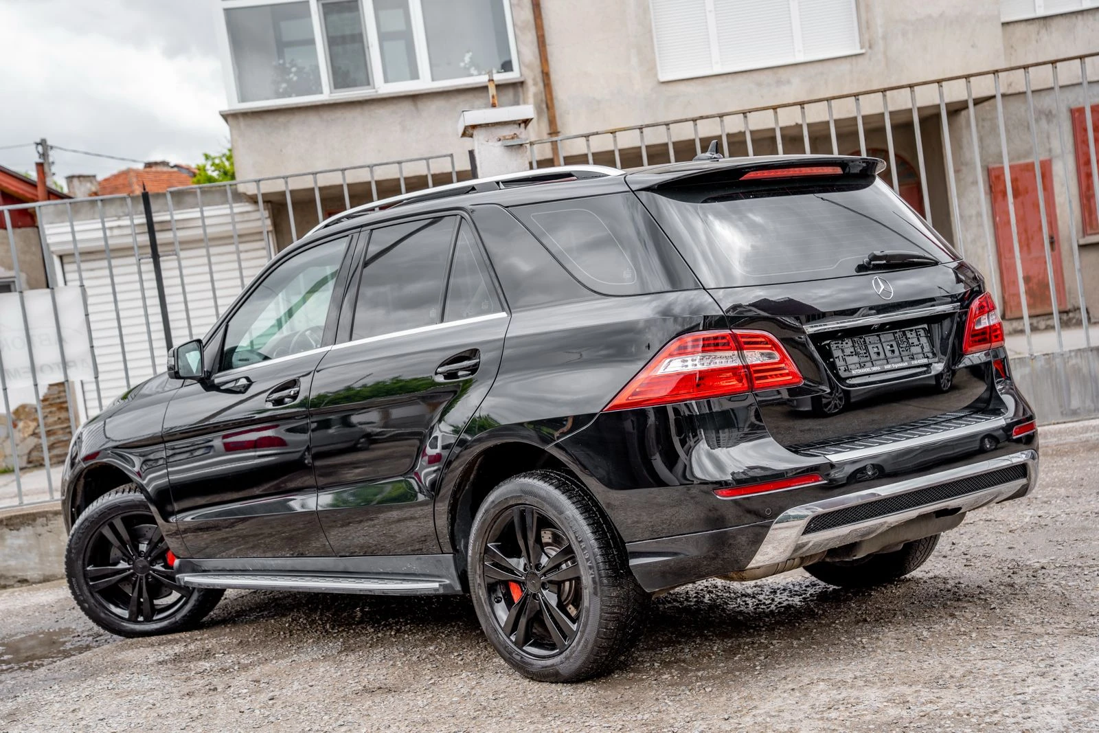 Mercedes-Benz ML 350 CDI-BlueTEC-AMG-PANORAMA-КАМЕРА-ПРУЖИНИ-FULL-TOP, снимка 5 - Автомобили и джипове - 54621318