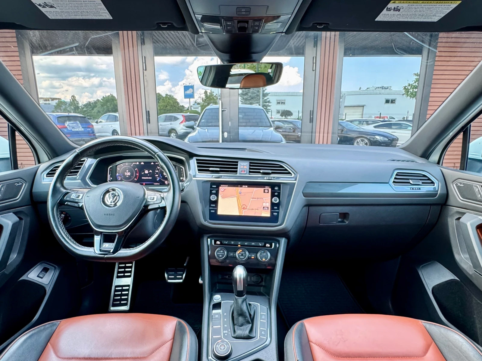 VW Tiguan 4Motion* R-line * DIGITAL* 6+ 1 Места* Лизинг, снимка 11 - Автомобили и джипове - 55086720