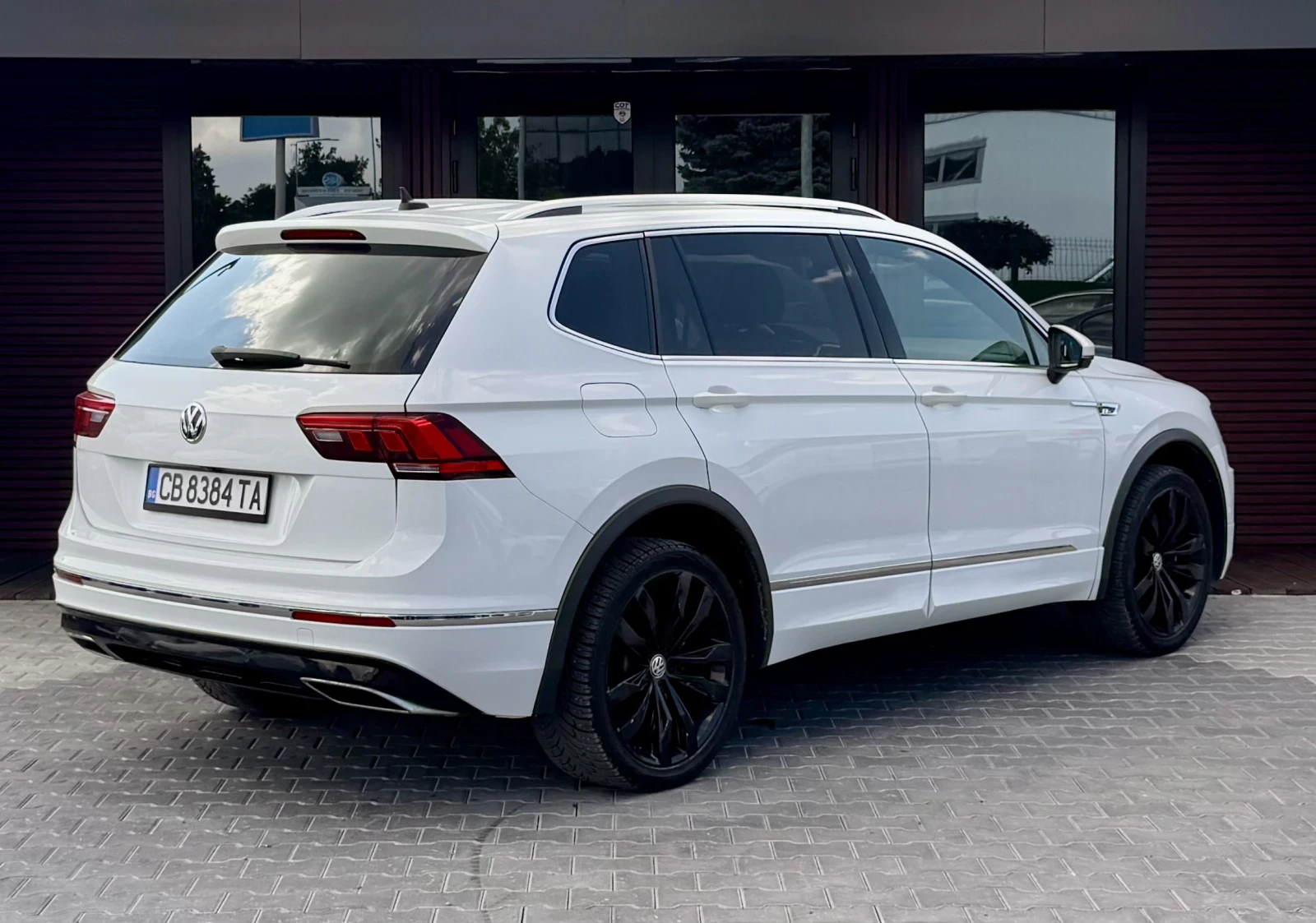 VW Tiguan 4Motion* R-line * DIGITAL* 6+ 1 Места* Лизинг, снимка 5 - Автомобили и джипове - 55086720
