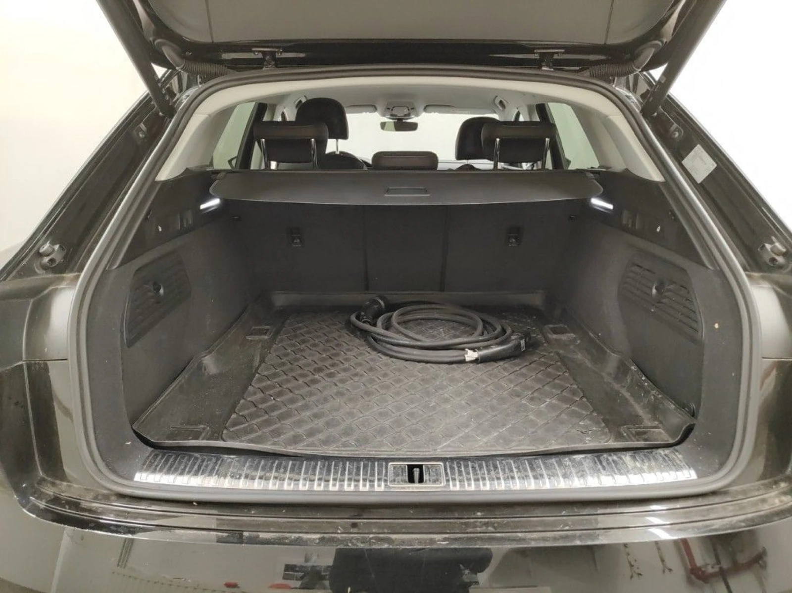 Audi Q8 e-tron 55 S-line Leather LED Navi 89.5% SoH | Mobile.bg � ����������� 11