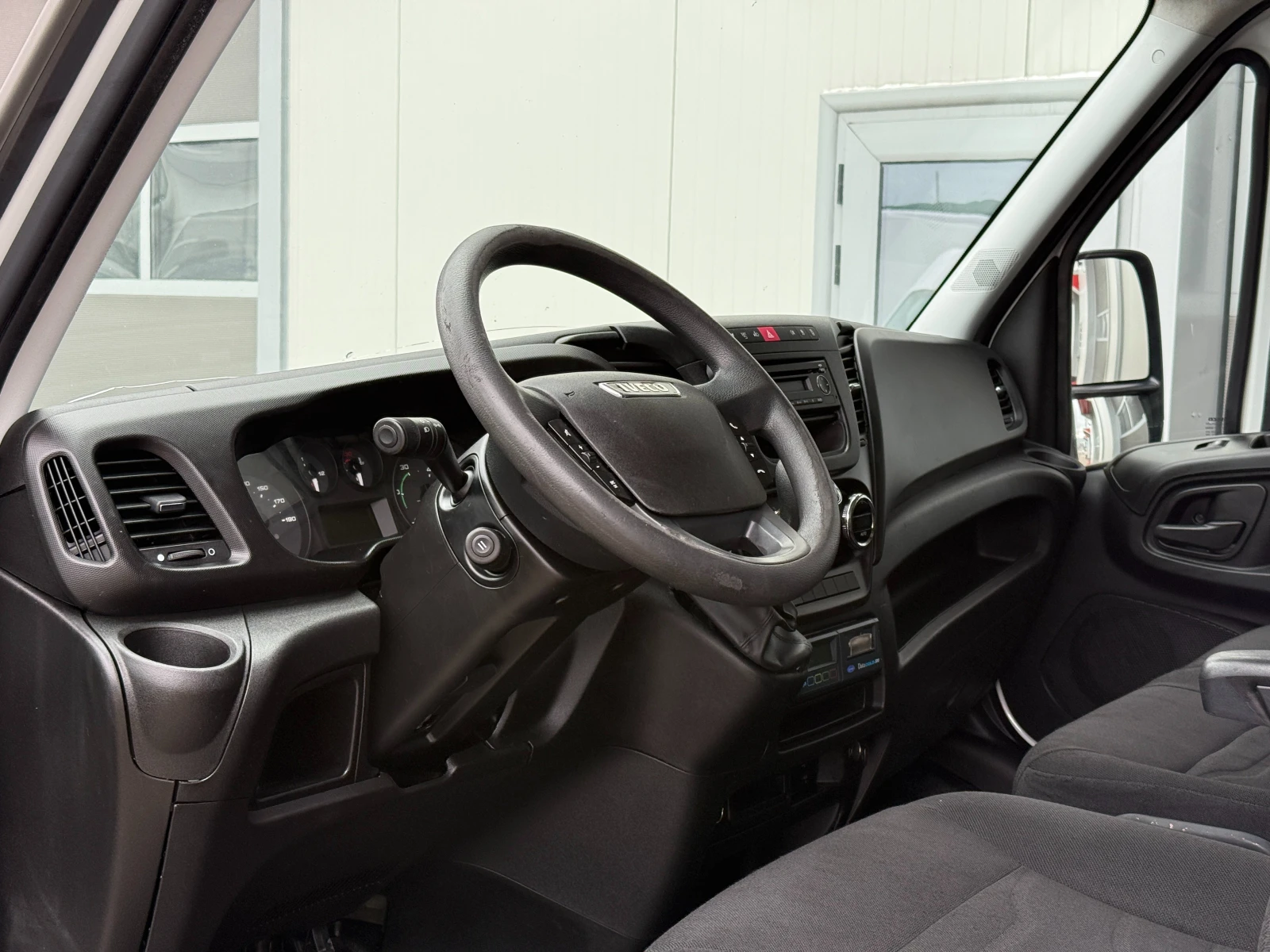 Iveco Daily Хладилен + Странична врата + Падащ Борд + Външно 2, снимка 13 - Бусове и автобуси - 53904897