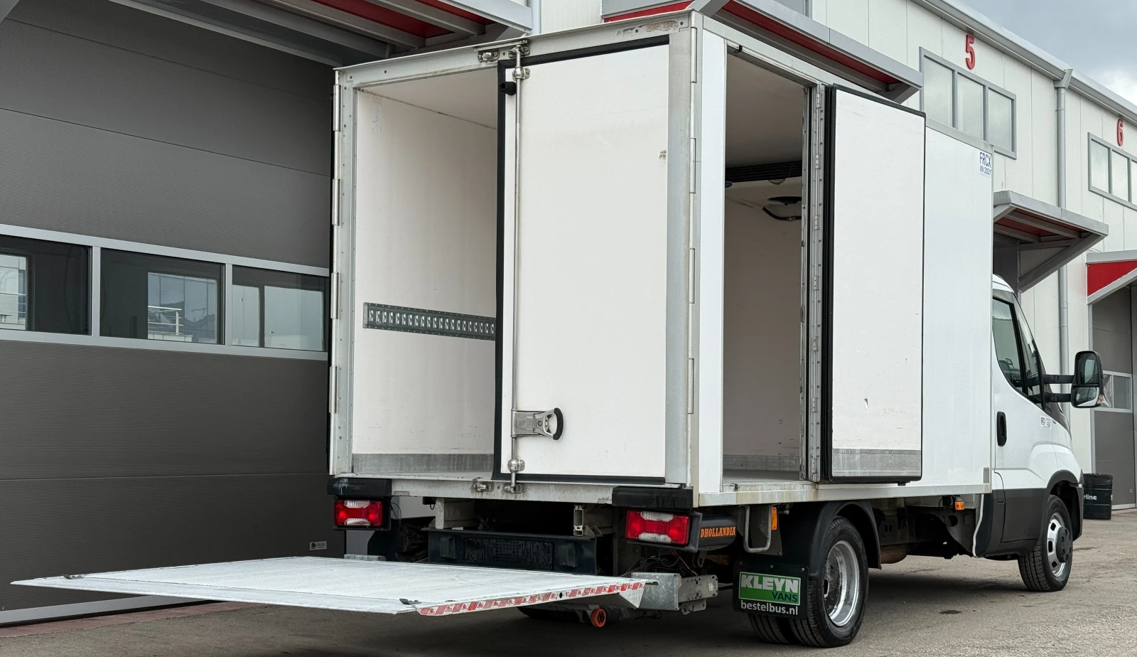 Iveco Daily Хладилен + Странична врата + Падащ Борд + Външно 2, снимка 8 - Бусове и автобуси - 53904897