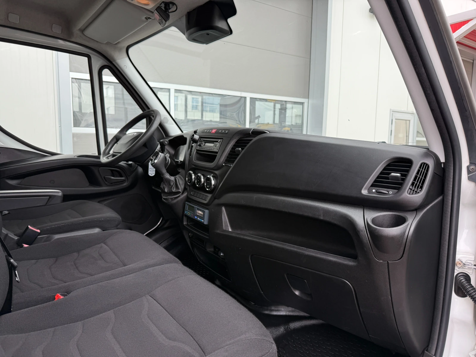 Iveco Daily Хладилен + Странична врата + Падащ Борд + Външно 2, снимка 16 - Бусове и автобуси - 53904897