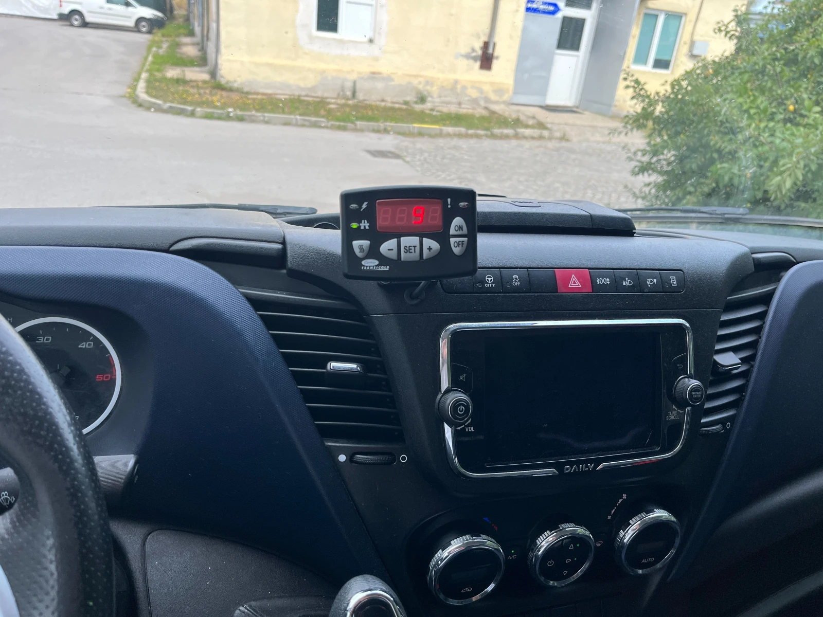 Iveco Daily 35 14, снимка 12 - Бусове и автобуси - 55406097