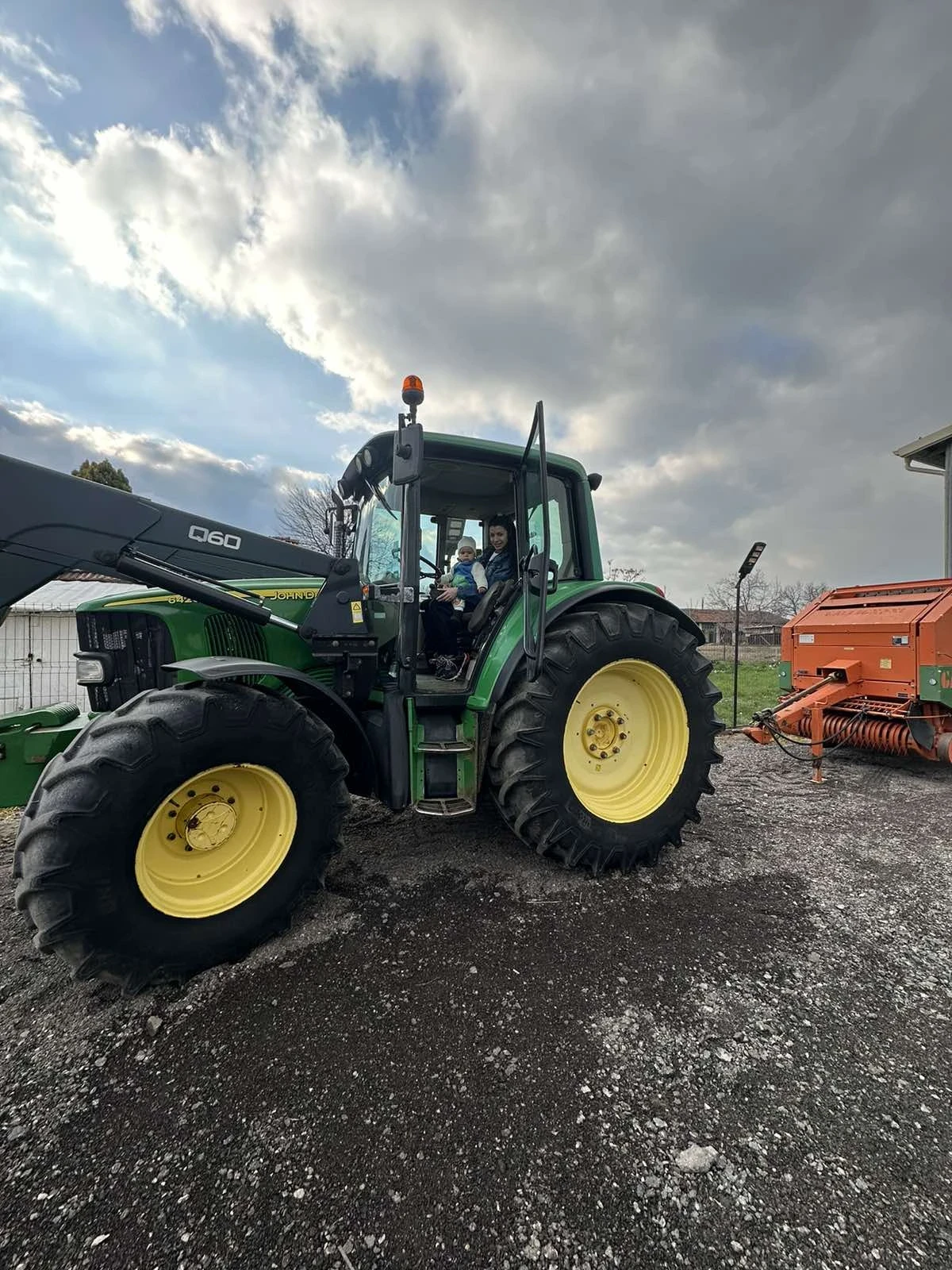 Трактор John Deere 6420 - изображение 2