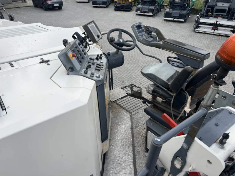 Асфалтополагаща машина Друга марка, снимка 7 - Индустриална техника - 50268320