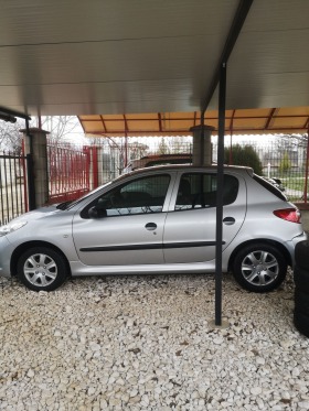 Peugeot 206 1, 1i Отлична , снимка 3 - Автомобили и джипове - 45425371