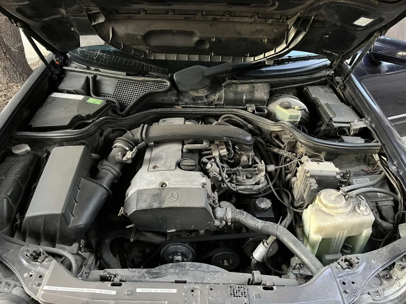 Mercedes-Benz E 200, снимка 8 - Автомобили и джипове - 52593773