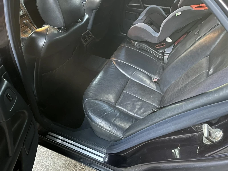 Mercedes-Benz E 200, снимка 4 - Автомобили и джипове - 52593773