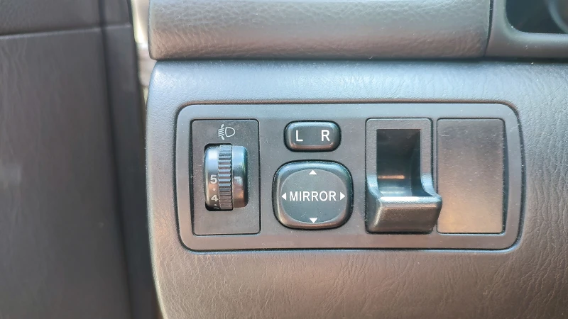 Toyota Corolla 2.0 , снимка 14 - Автомобили и джипове - 51496456