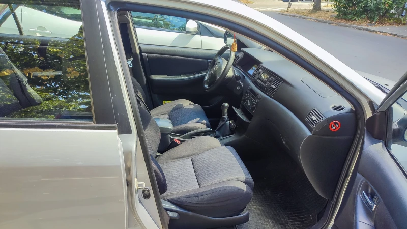 Toyota Corolla 2.0 , снимка 9 - Автомобили и джипове - 51496456