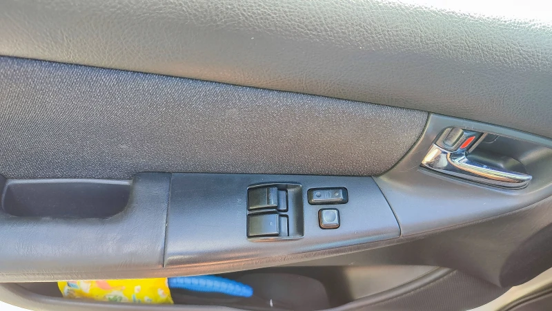 Toyota Corolla 2.0 , снимка 15 - Автомобили и джипове - 51496456