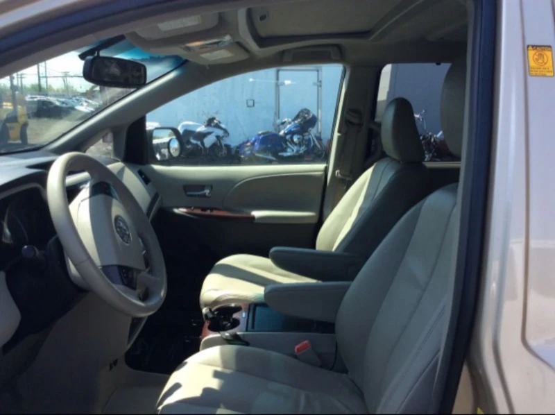 Toyota Sienna XLE limited 2011, снимка 8 - Автомобили и джипове - 52198526