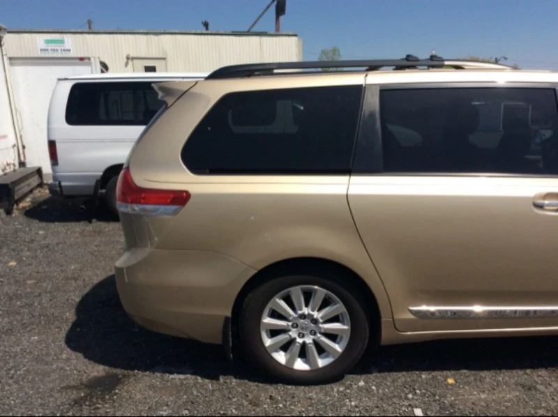 Toyota Sienna XLE limited 2011, снимка 12 - Автомобили и джипове - 52198526
