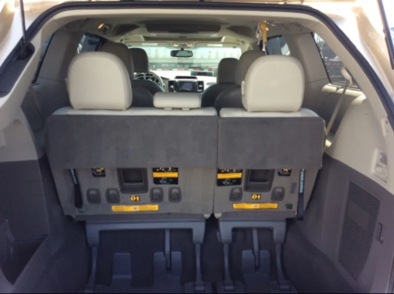 Toyota Sienna XLE limited 2011, снимка 6 - Автомобили и джипове - 52198526