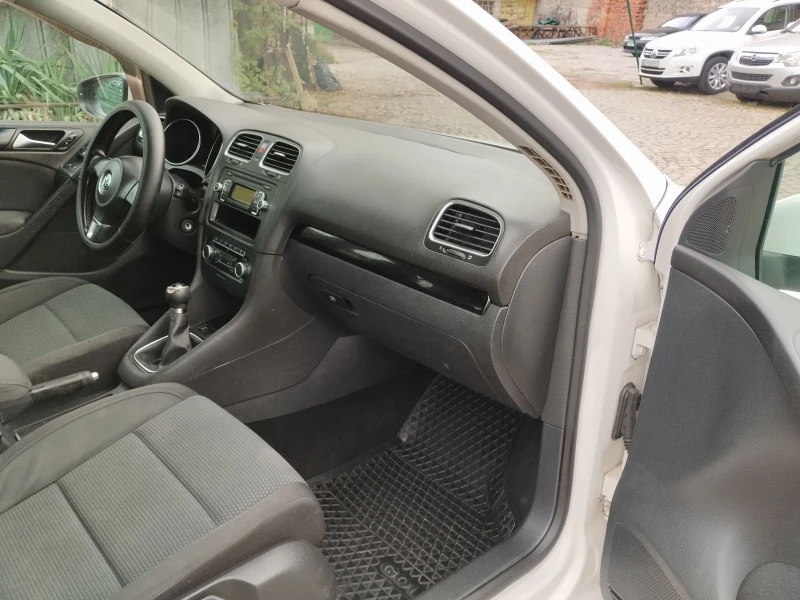 VW Golf 1.6TDI 105kc, снимка 12 - Автомобили и джипове - 52395653