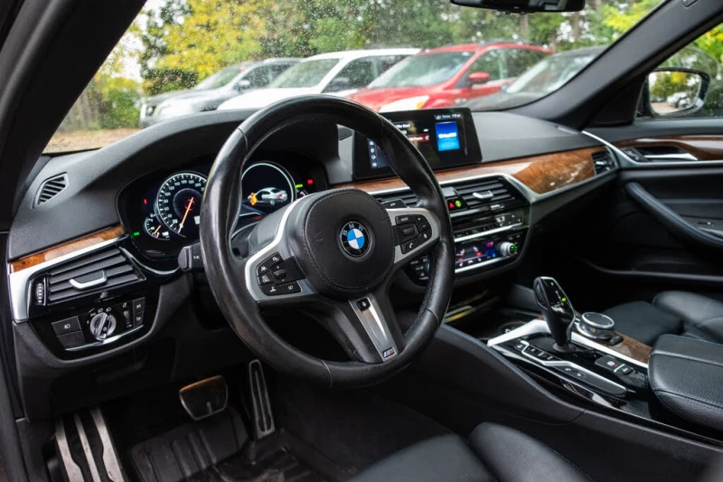 BMW 530 xDrive Sedan* AWD* АвтоКредит* (ЦЕНА ДО БГ), снимка 6 - Автомобили и джипове - 52751474