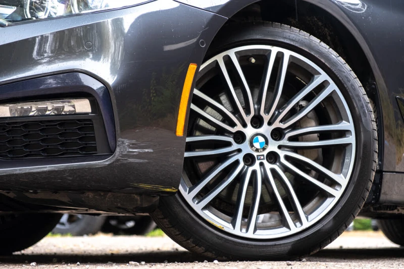 BMW 530 xDrive Sedan* AWD* АвтоКредит* (ЦЕНА ДО БГ), снимка 3 - Автомобили и джипове - 52751474