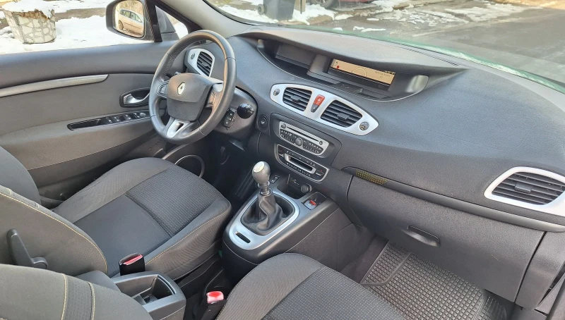 Renault Grand scenic 1.9dCi 7 местен 6 скорости 130кс Теглич Парктроник, снимка 5 - Автомобили и джипове - 53360830