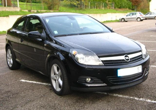 Opel Astra 2БР/1.6 и 1.4, снимка 1 - Автомобили и джипове - 46599039