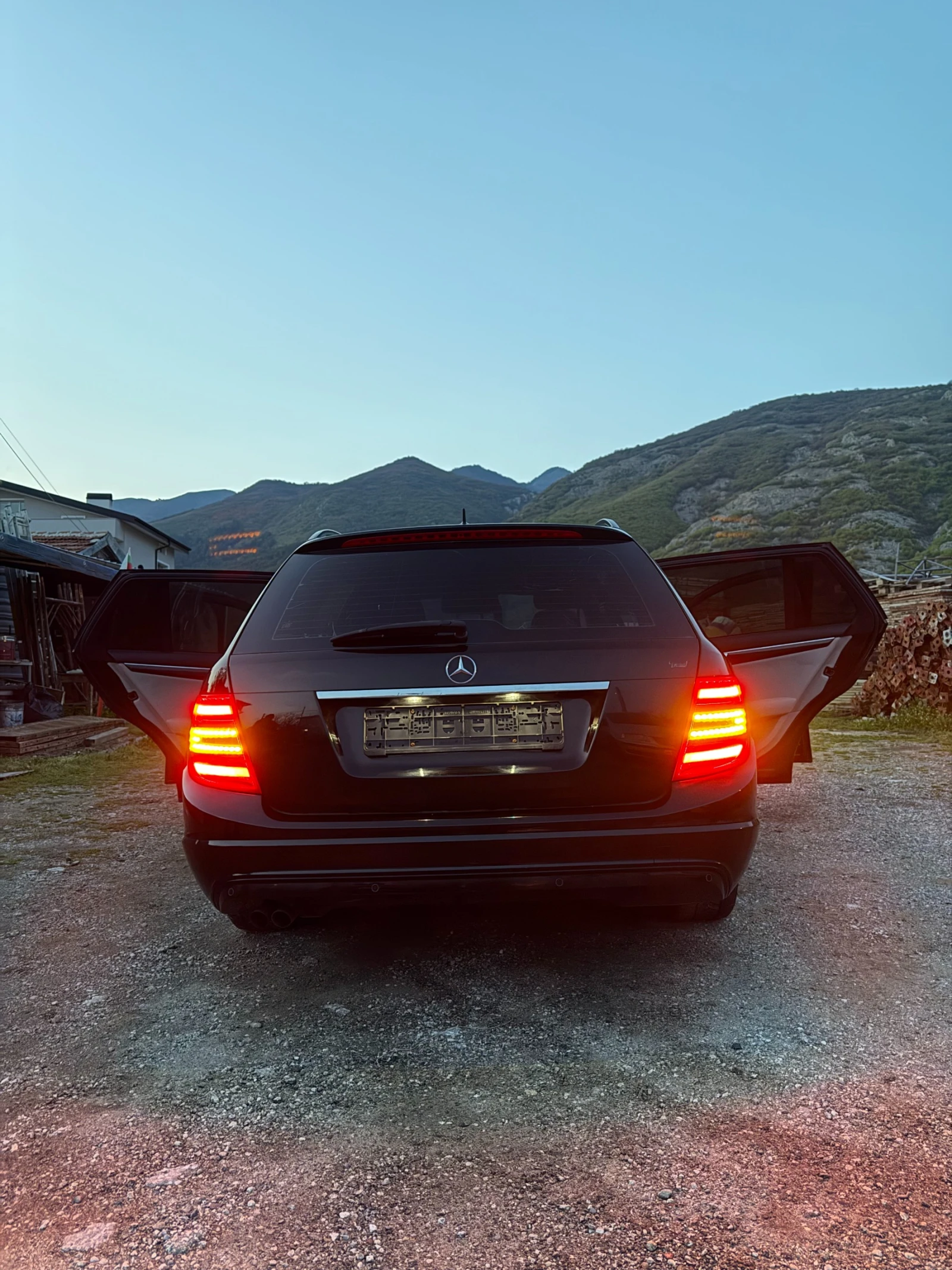 Mercedes-Benz C 220 Сменена верига/Ксенон/Бяла кожа/Много екстри - изображение 4