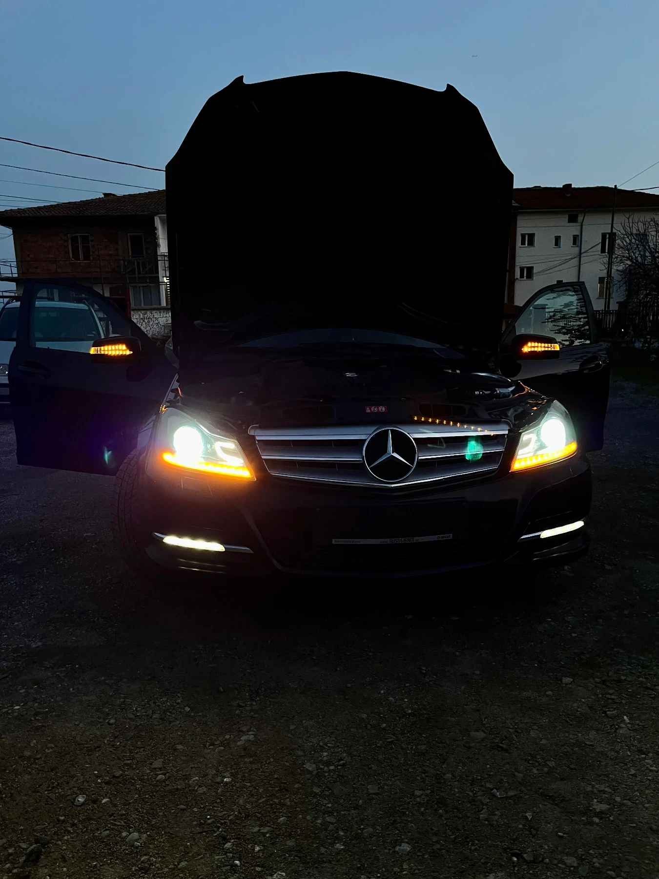 Mercedes-Benz C 220 Сменена верига/Ксенон/Бяла кожа/Много екстри - изображение 3