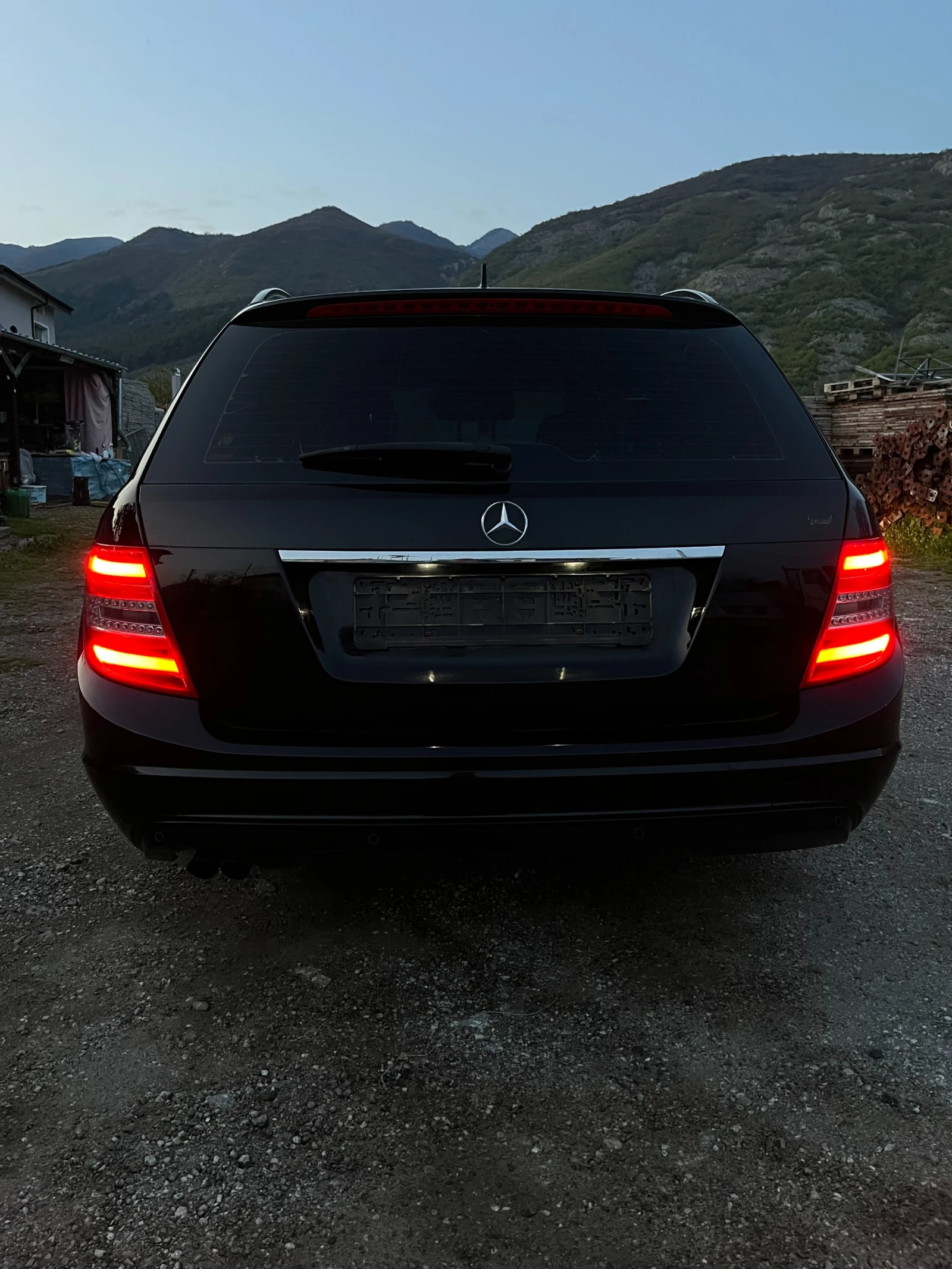 Mercedes-Benz C 220 Сменена верига/Ксенон/Бяла кожа/Много екстри - изображение 5