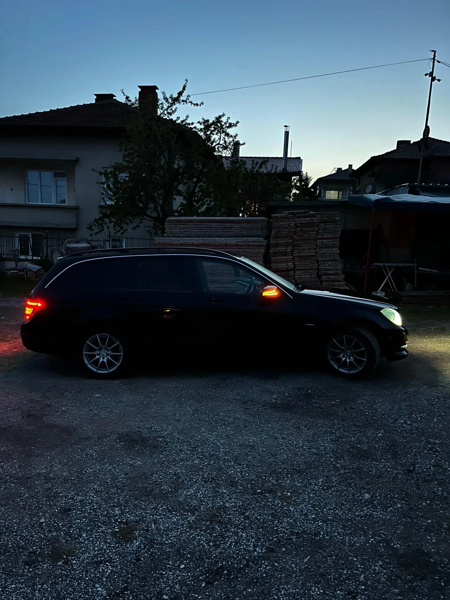 Mercedes-Benz C 220 Сменена верига/Ксенон/Бяла кожа/Много екстри - изображение 8