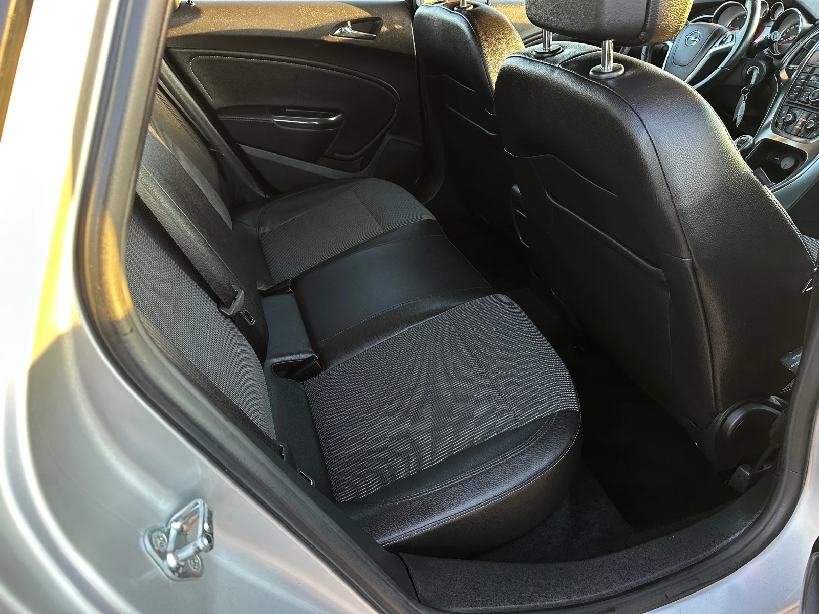 Opel Astra 1.7CDTi COSMO NAVi - изображение 8