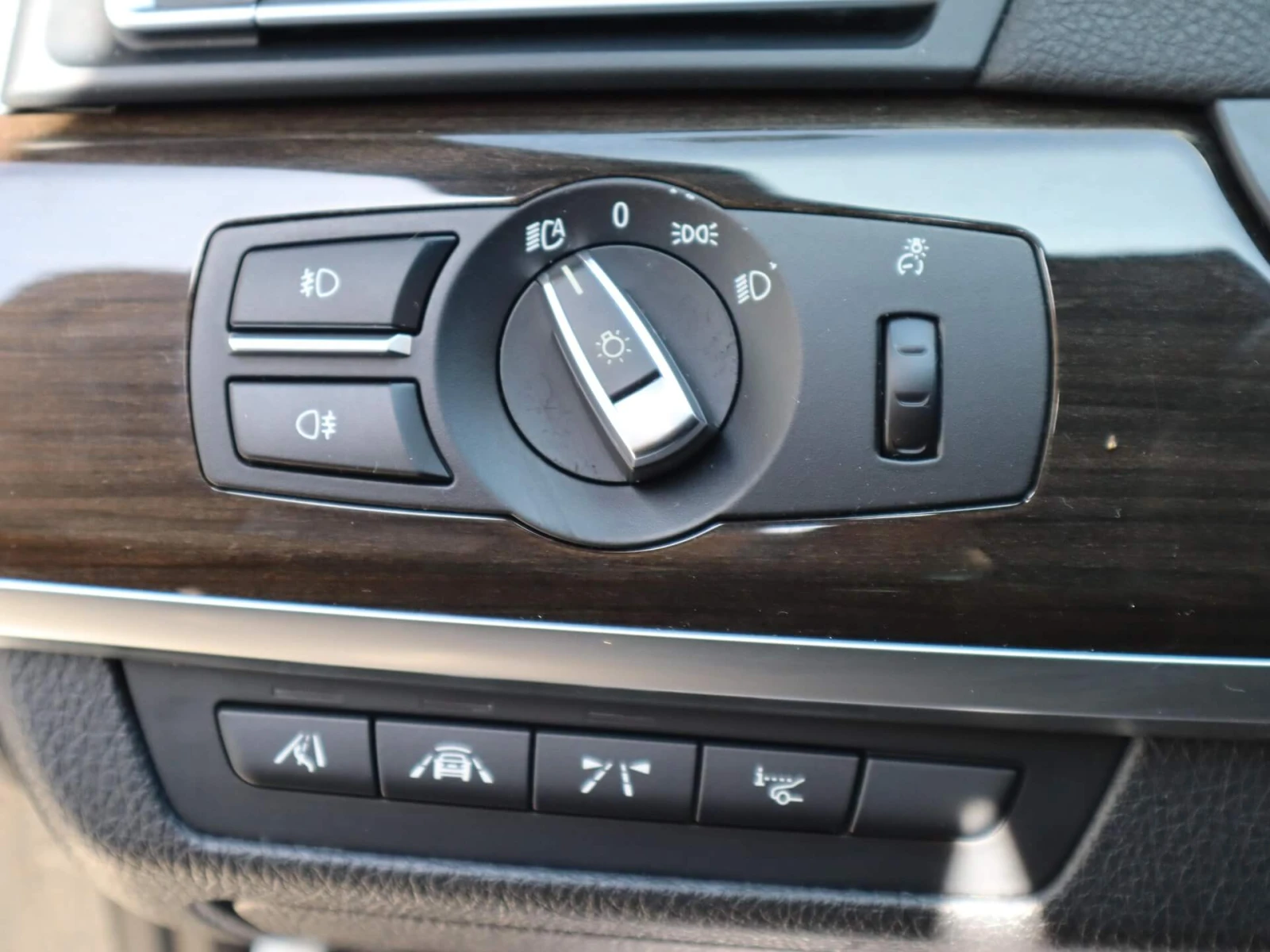 BMW 750 IL/xDrive/Камера/Шибедах/HuD/Distronic - изображение 8