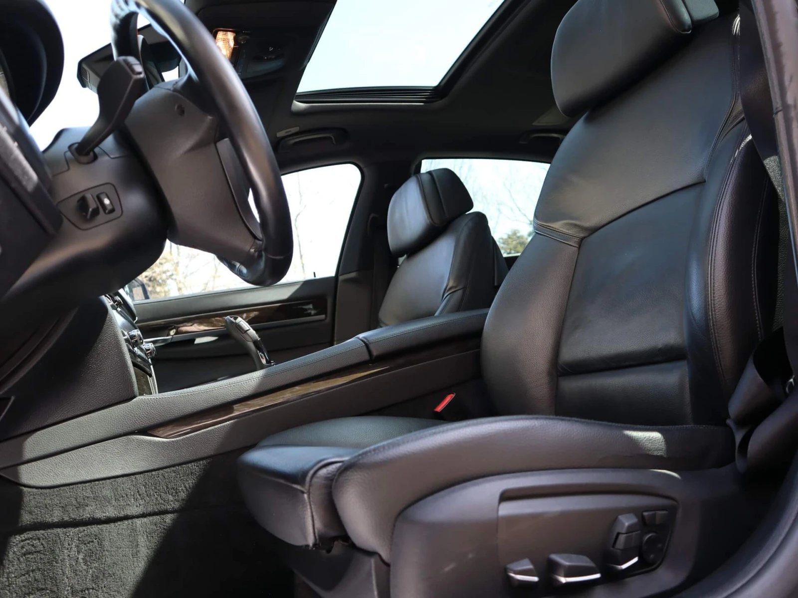 BMW 750 IL/xDrive/Камера/Шибедах/HuD/Distronic - изображение 9