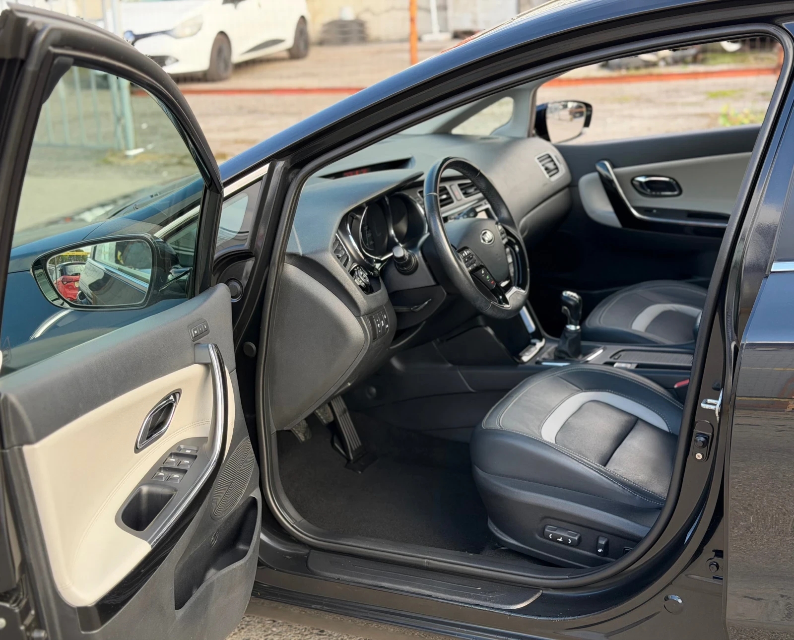 Kia Ceed 1.6i Premium keyless Кожа Нави 157хил Км  - изображение 6