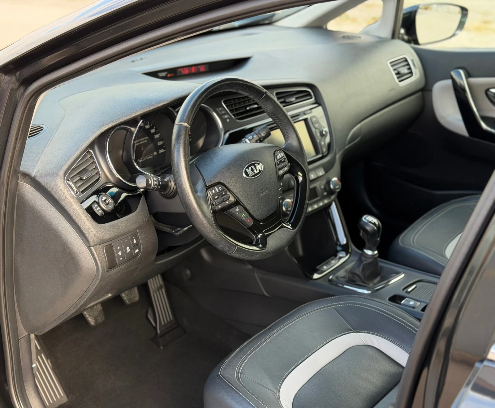 Kia Ceed 1.6i Premium keyless Кожа Нави 157хил Км  - изображение 7