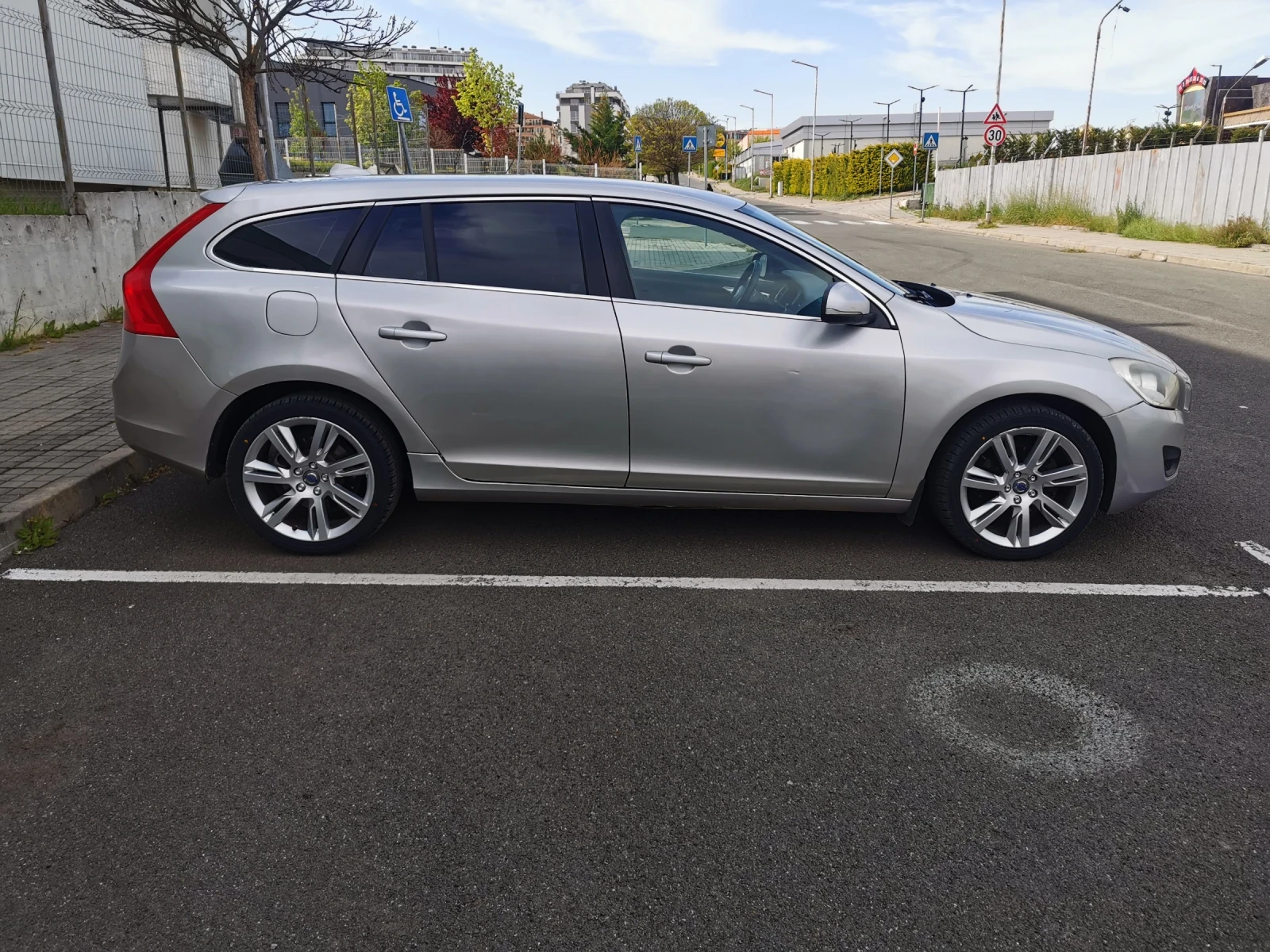 Volvo V60 2.0 D3 163 - изображение 3