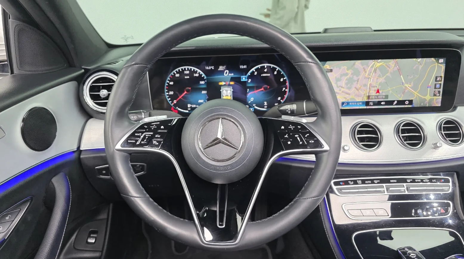 Mercedes-Benz E 250 AVANTGARDE, снимка 8 - Автомобили и джипове - 54328027