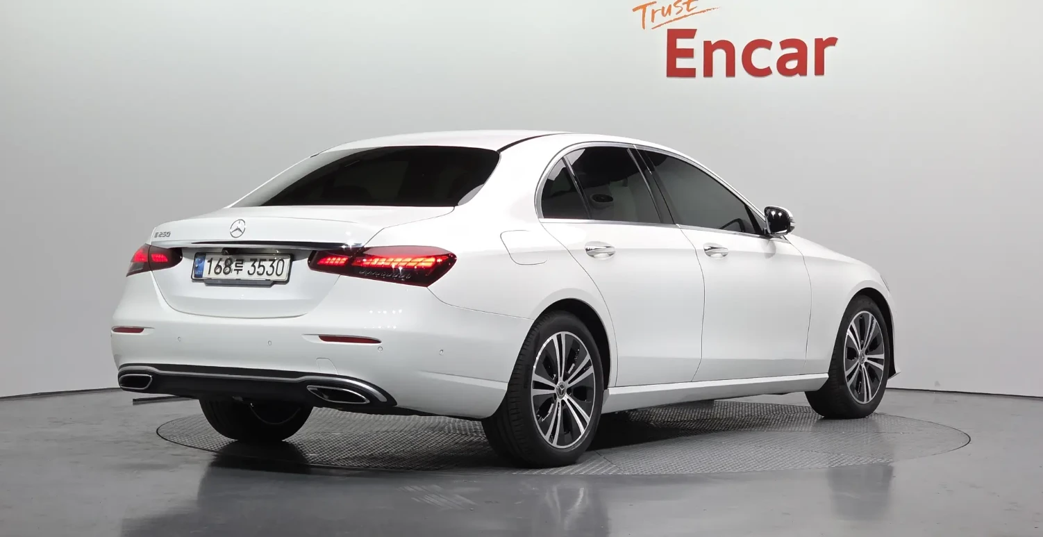 Mercedes-Benz E 250 AVANTGARDE, снимка 4 - Автомобили и джипове - 54328027