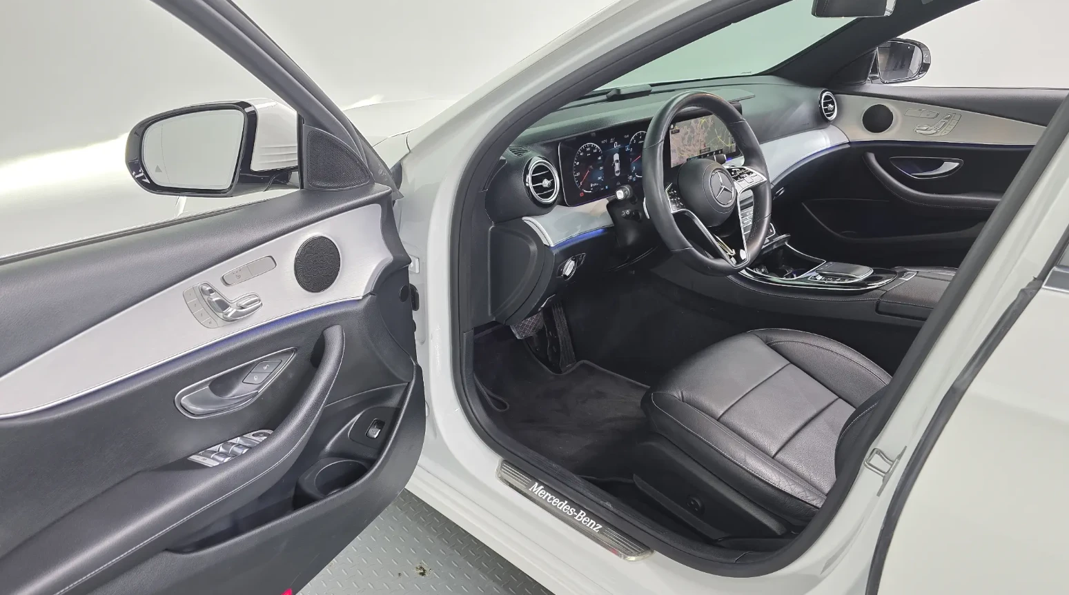 Mercedes-Benz E 250 AVANTGARDE, снимка 9 - Автомобили и джипове - 54328027