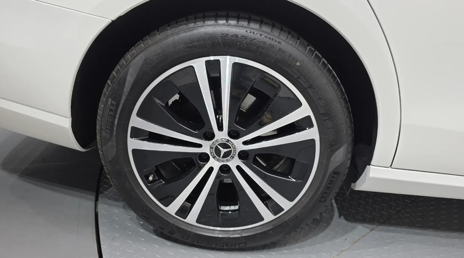 Mercedes-Benz E 250 AVANTGARDE, снимка 15 - Автомобили и джипове - 54328027