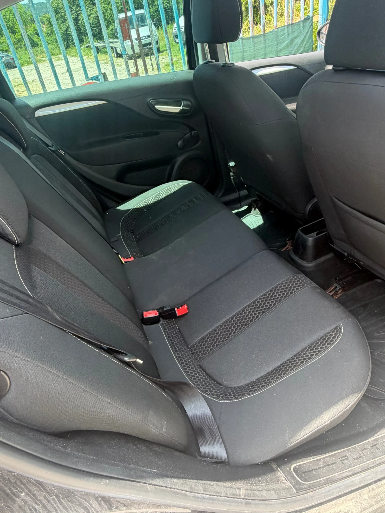 Fiat Punto 1.4i EVO klima 105кс, снимка 10 - Автомобили и джипове - 54726958