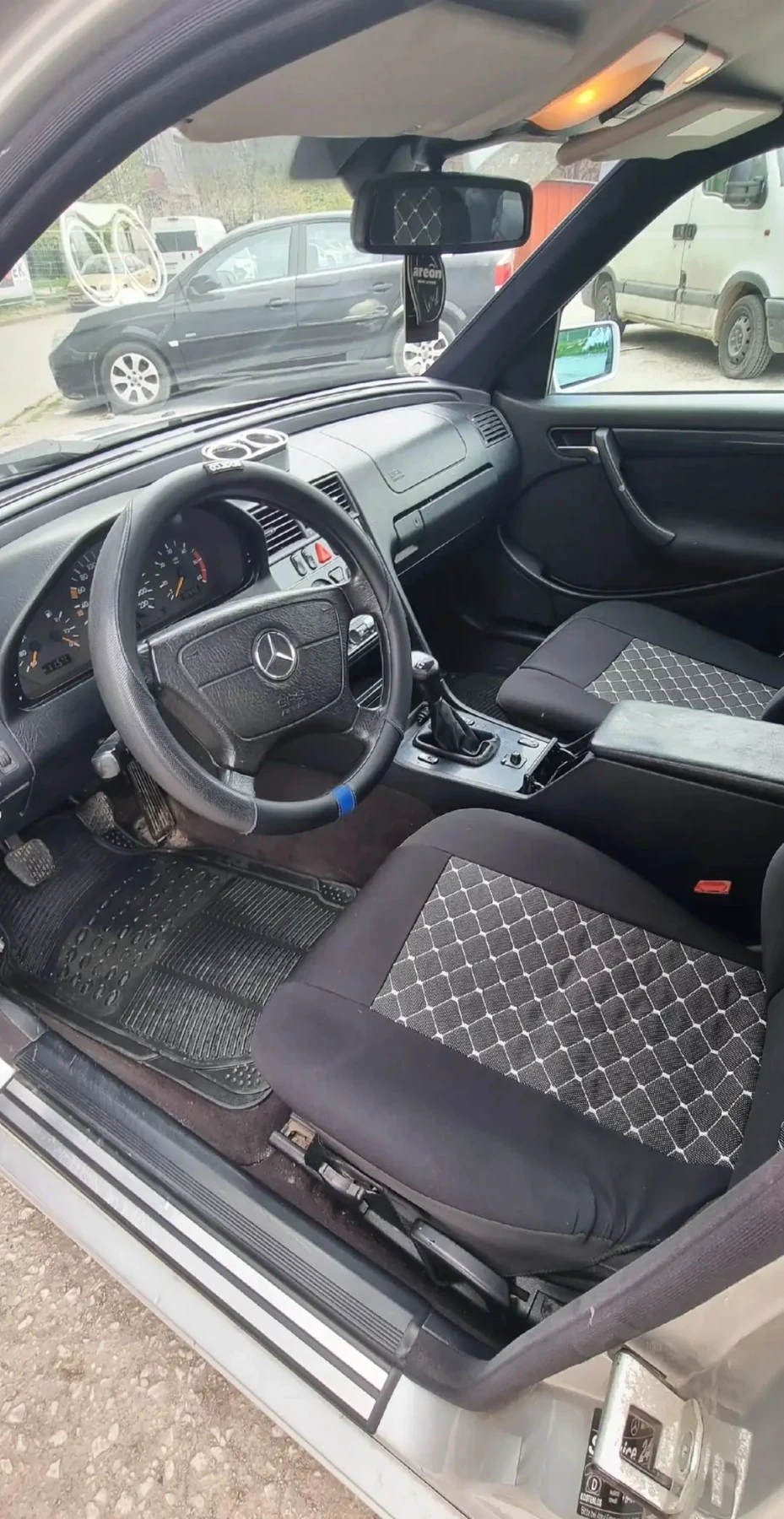Mercedes-Benz C 220, снимка 8 - Автомобили и джипове - 55676723