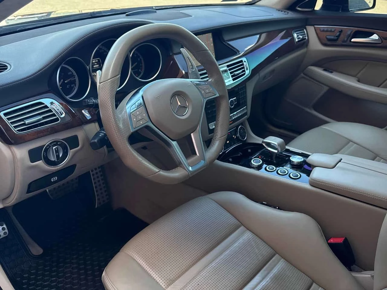 Mercedes-Benz CLS 63 AMG * CARFAX * ОПЦИЯ ЗА ФИНАНСИРАНЕ, снимка 5 - Автомобили и джипове - 56207846