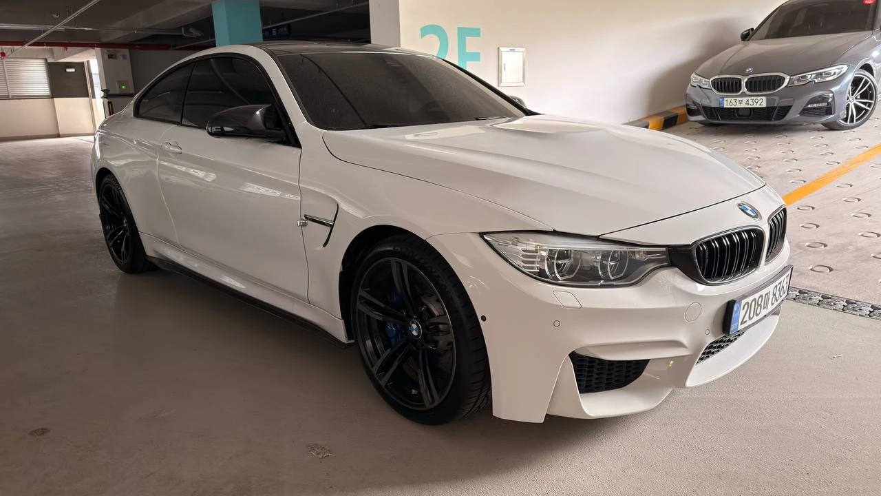 BMW M4 PERFORMANCE* POPCORN* 360* HUD* CARBON* HARMAN* КР, снимка 3 - Автомобили и джипове - 56326445